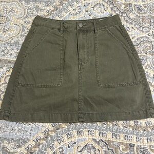 H&M skirt. 16” long. Great condition.